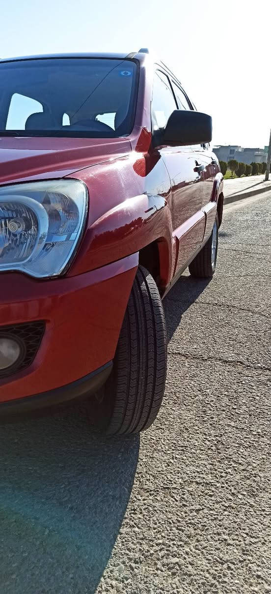 السلام عليكم سپورتج 2009 محرك 4 بدون قطرة صبغ رقم جديد كير ومحرك شرط تبريد وتدفئة شرط السعر 117 وبيها مجال بسيط ***********
