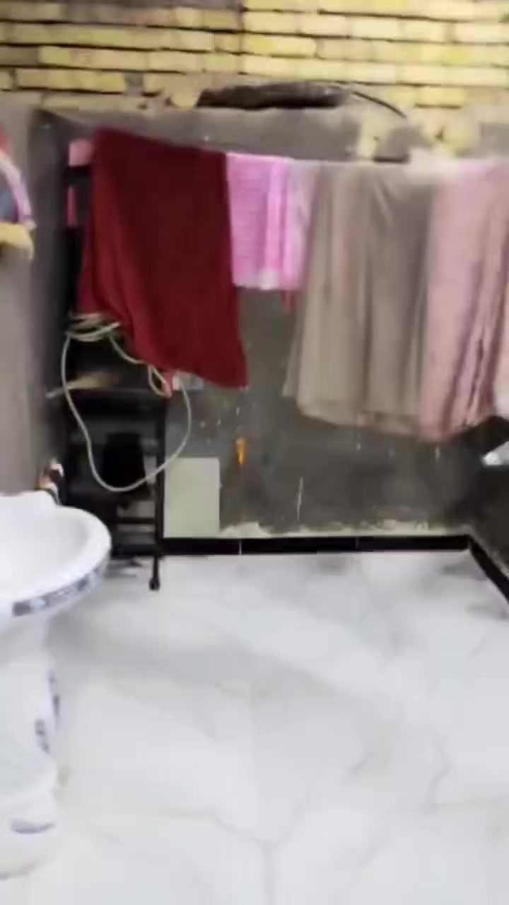 بيت زراعي 100 متر بناء طابوك صب كونكريت طابق ونص   منطقة الاسكان حولي ال ابو فياض فرع مجمع الريان الطبي  كافت الخدمات موجوده ماي كهرباء مجاري شارع سبيس السعر  75 الاستفسار اتصال على رقم. 
***********
