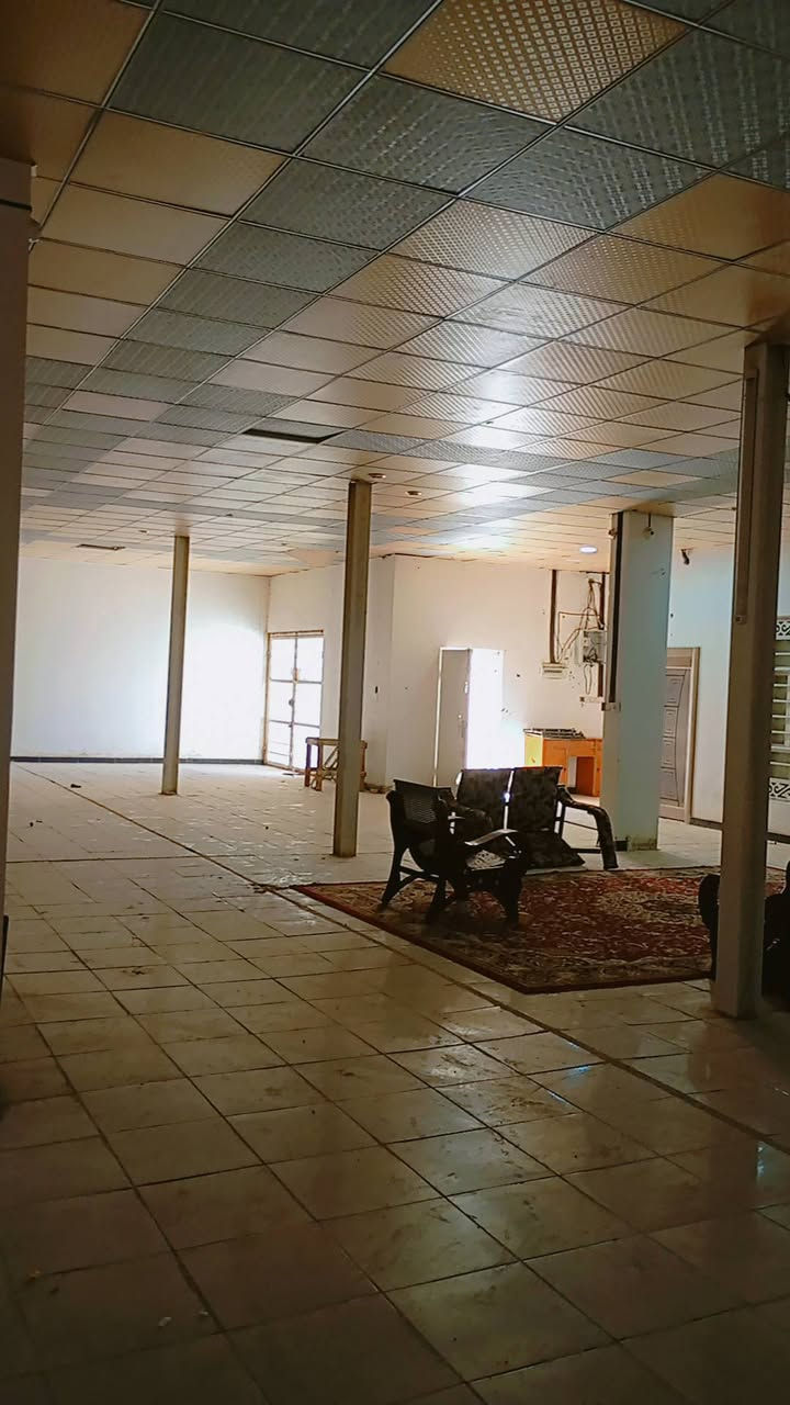 قاعه مساحه 618متر مربعه للبيع تصلح لجميع الاستخدامات بناء جديد طابوق صب كونكريت مركزي سيراميك بورسلين كرانيت سقوف ثانويه تحتوي على ثلاث غرف مجموعه صحيه داخلي العنوان زراعي الكوفه خلف الصناعي قرب المطار استفسار اكثر *********** السعر مغري جدا
