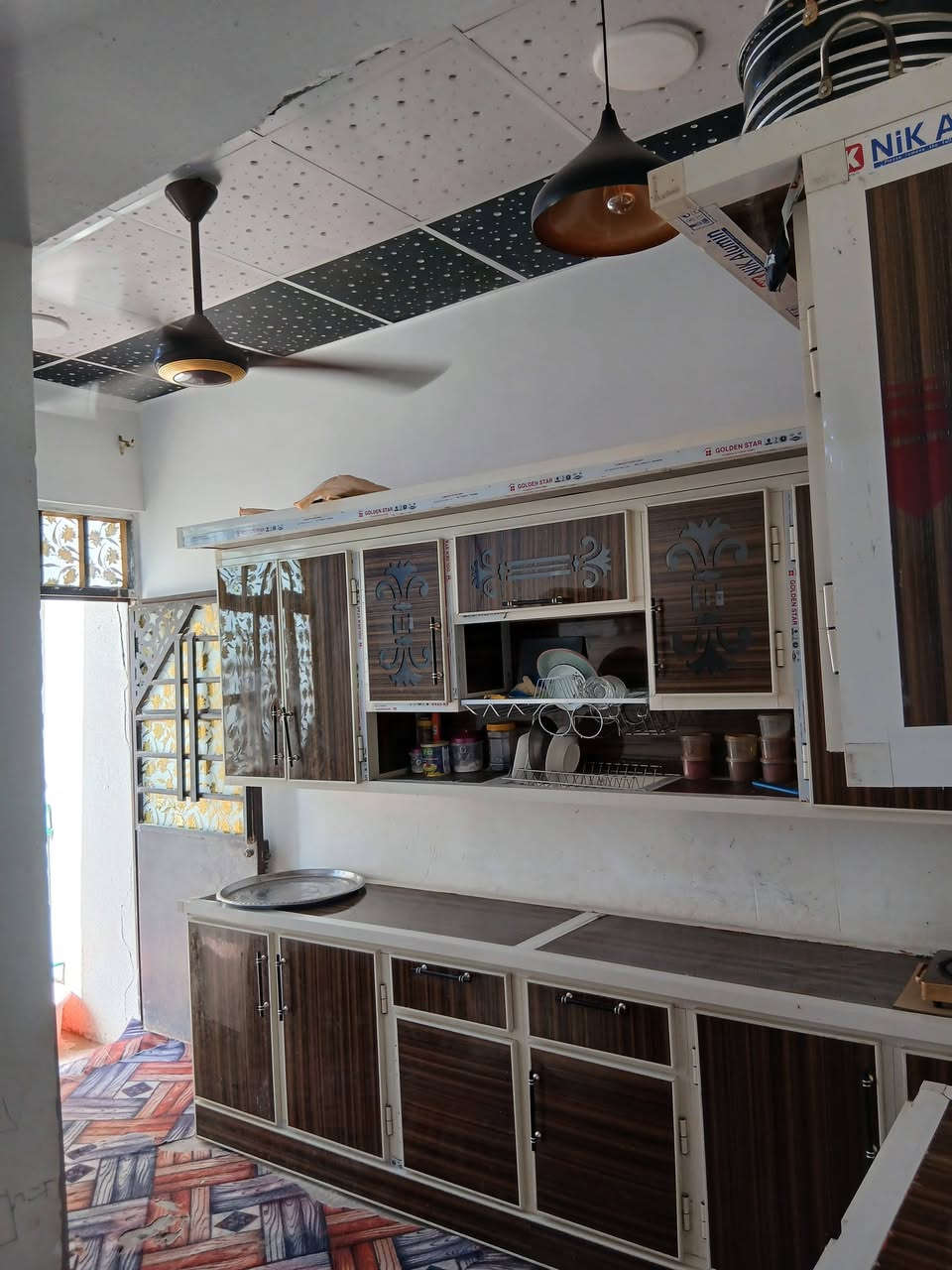 السلام عليكم بيت البيع أبيت تجاوز معليه كص بيت كلش مرتب بيه غرفتين نوم وصاله وصحيات البيع مع الاثاث وغير الاثاث  *********** اتصل وتدلل ع السعر
