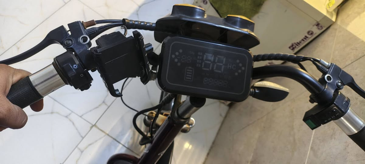 بايسكل شحن نظيف كلش حجم كبير السعر 240 وبي مجال  الاتصال *********** مكانه كربلاء
