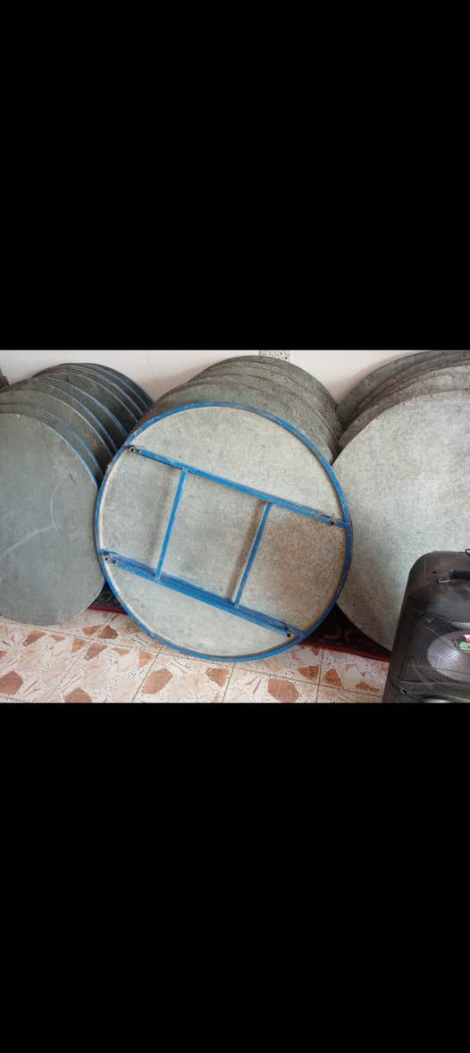 ميز دائري عدد 30 ميز العنوان فلوجه قرب مطعم حجي حسين ***********
