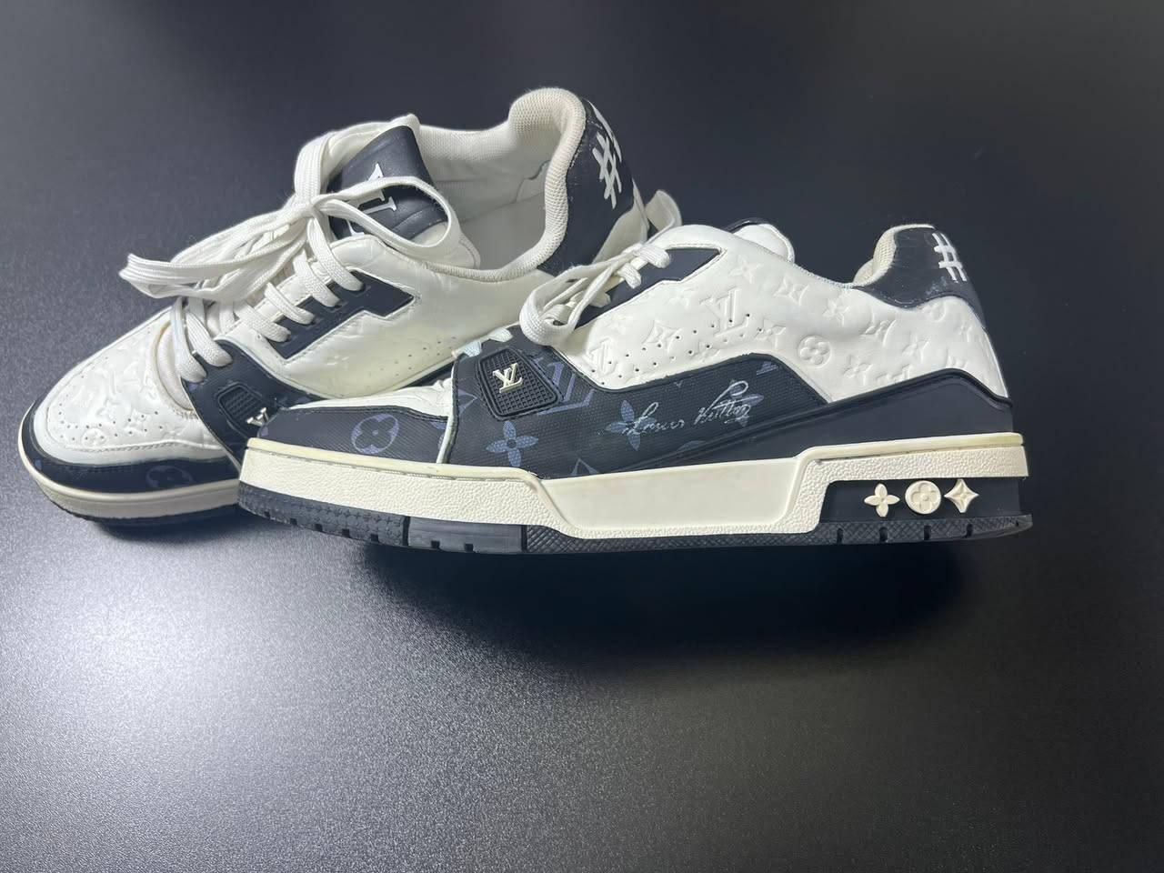 حذاء LV 
نضافه ممتازه
قياس 40/41
حجز خاص
تابع كل ماهو جديد ومميز ونادر
توصيل موجود 🚚


**إذا كنت صاحب هذا الإعلان وتريد حذفه لأي سبب، رجاءا أرسل رسالة إلى الدعم الفني**
