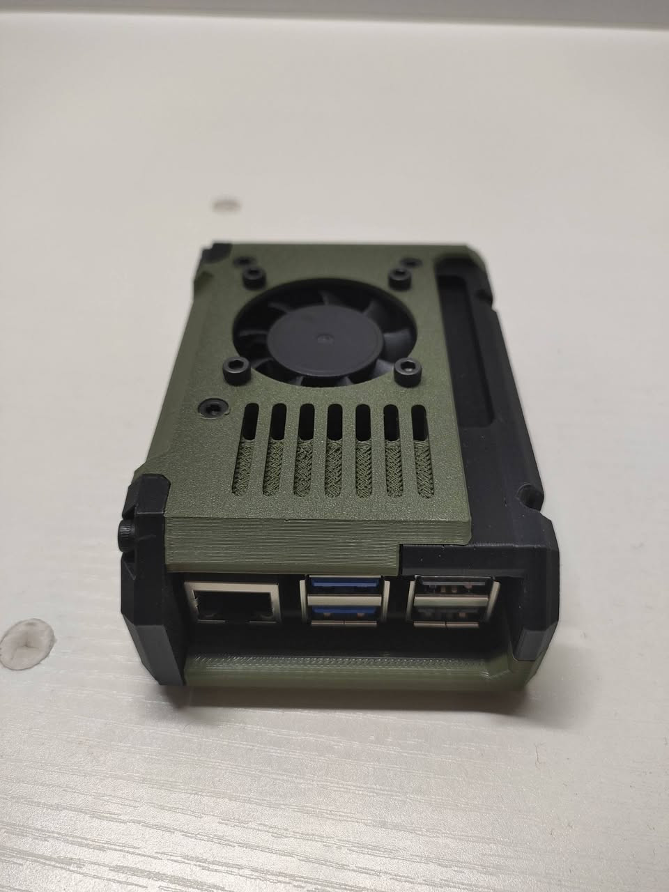 raspberry pi 5
4كيكا 
عليه اضافات 
Heatsink 
مروحه تبريد خاصه بي 
كيس طباعه احترافي 
معجون حراري mastergel pro v2 انسه شي اسمه حراره

السعر كامل 150 
بي مجال بسيط تفضل خاص وتدلل


**إذا كنت صاحب هذا الإعلان وتريد حذفه لأي سبب، رجاءا أرسل رسالة إلى الدعم الفني**