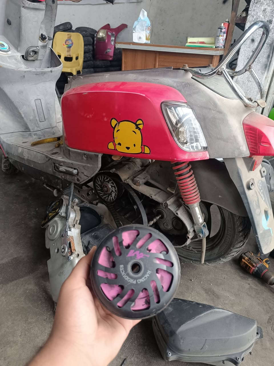 ماكس بوليس مسطره للبيع
مزوده كلچات رياضي WF
شوته 4 ولف
منظومه زنون بلاديه 
موديل 2013 
نازله من الرمبه صارلها شهر 
العنوان / البصرة / الدير 
السعر واحد و ميه وبيها مجال 
***********
