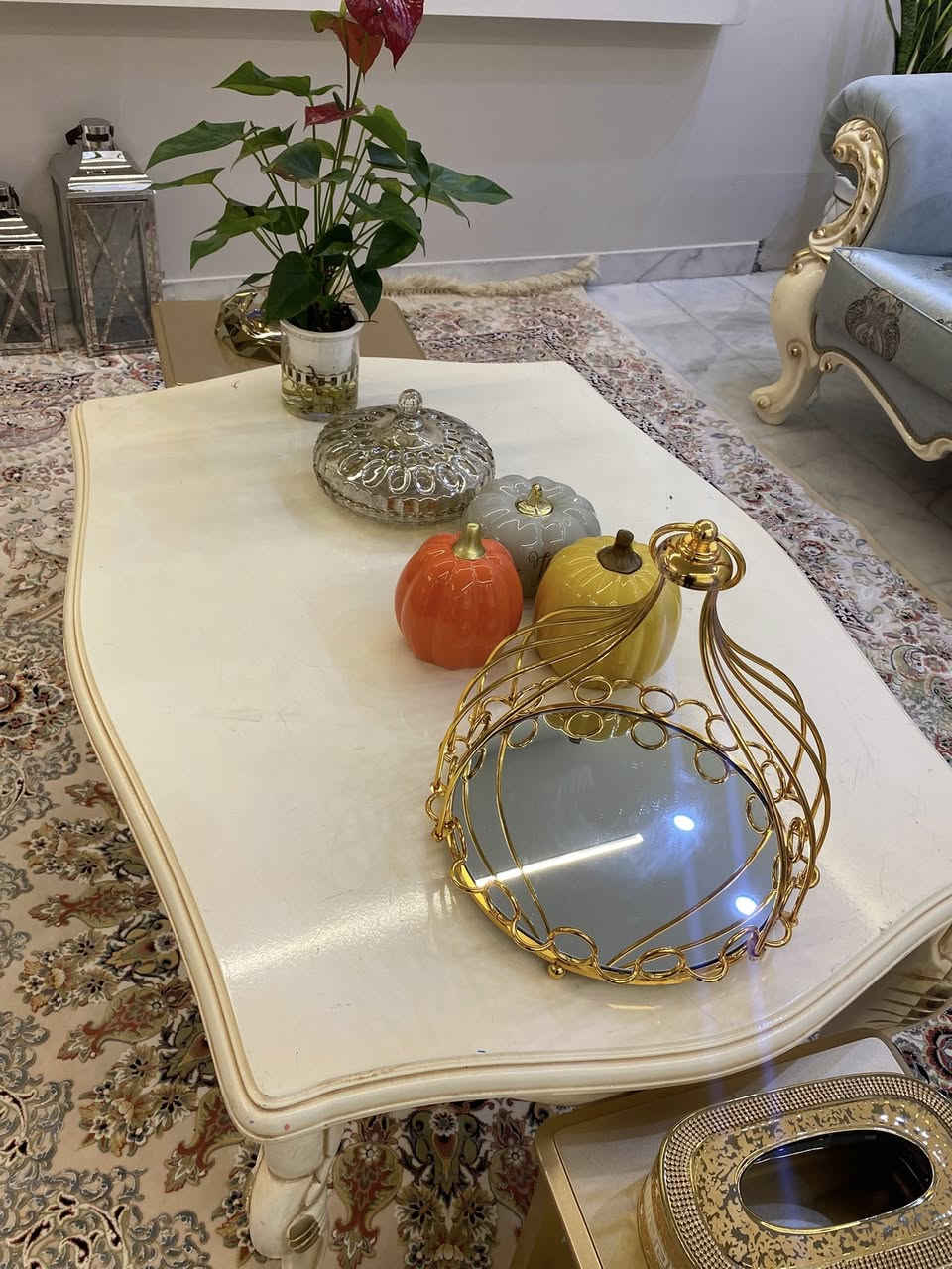 سلام عليكم تخم متكون من ١٧ قطعه مشتري من القند الي بالمنصور ب٧٠ ورقه وهسه اريده ٥مليون مكاني المنصور قرب مطعم حجي حسين وهذا رقمي ***********
