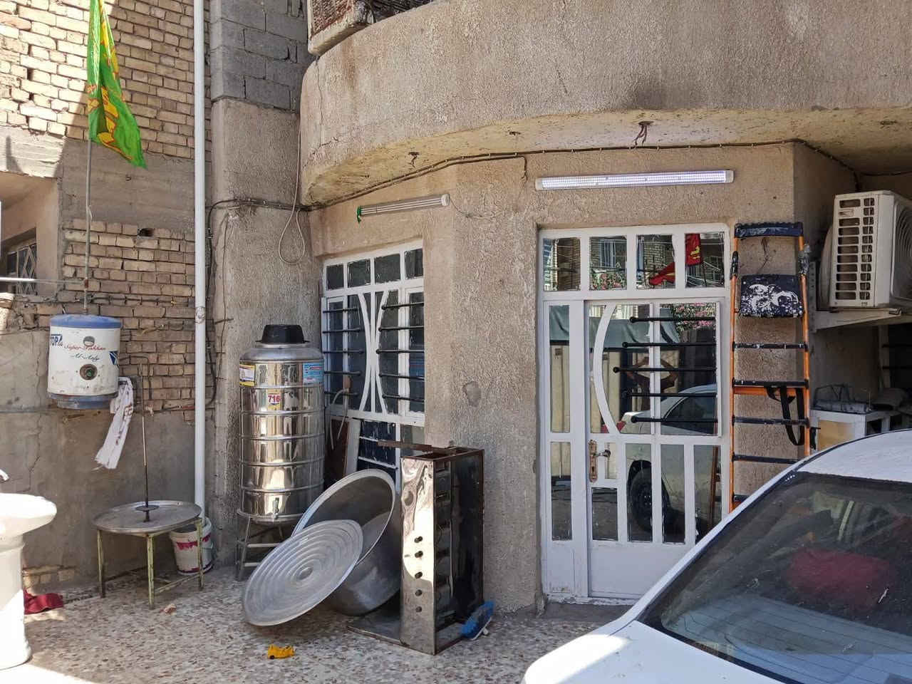 سلام عليكم
بيت للبيع مساحة 150م الزعفرانية حي الزهور محلة 965 سند25 ناظم الطيب مي مجاري وكهرباء والمنطقة على ابواب تبليط
طابقين كامل يتكون من 6 غرف نوم + 3 حمامات خارجي وداخلي وطابق ثاني + كراج كبير + استقبال ومطبخ 
السعر175

للأستفسار  ***********
