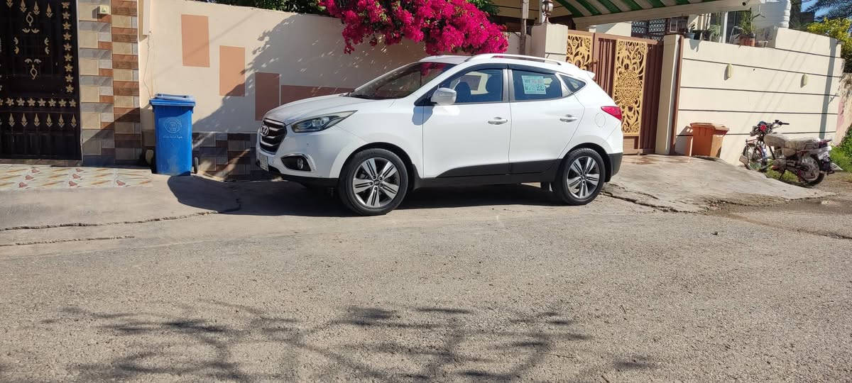 السلام عليكم سياره توسان موديل 2015 جديدة واحد على واحد سياره مكفوله من ضربه وصبغ سياره مكفوله كفاله عامه تخم  تاير جديد حداديه صدر جديدة مكينه 2000 دوش سبير شركه شرط مانازل لايتات زنون ابيض مال شركة سياره مكفوله كفاله عامه رقم بغداد باسمي سنويه لحد سنه 2028 السعر مال سياره 162 وبيها مجال لطيبين العنوان بغداد الشعب رقم الهاتف ***********
