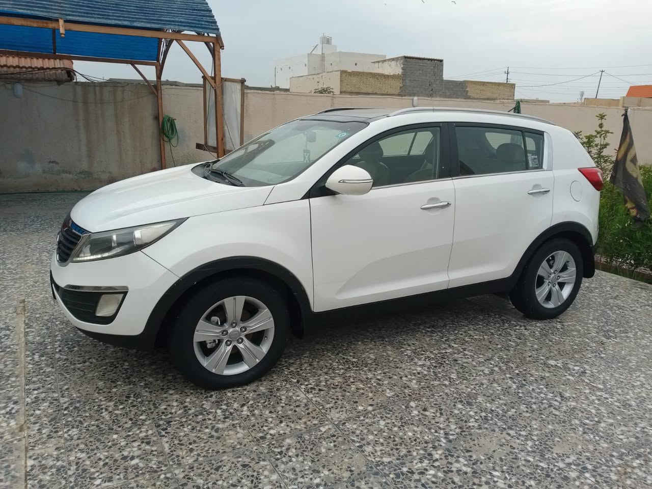 السلام عليكم للبيع كيا اسبورتج موديل 2011 خليجي فول مواصفات عده البصمة سياره ماشيه 164الف كير ومكينه كفالة مامفتوحات تخم تاير وحداديه جديده رقم بغداد الدولي بسمي سنويه لا 2031 سياره بيهه قطعتين نص ابنص.صبغ فقط بدون دواخل ولا تبديل سياره جديده وعله وضع الشركة مكان السياره بغداد صور السونار بل المنشور السعر 132 اتصال ***********
