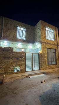 بيت للايجار • ١٠٠م • بناء حديث