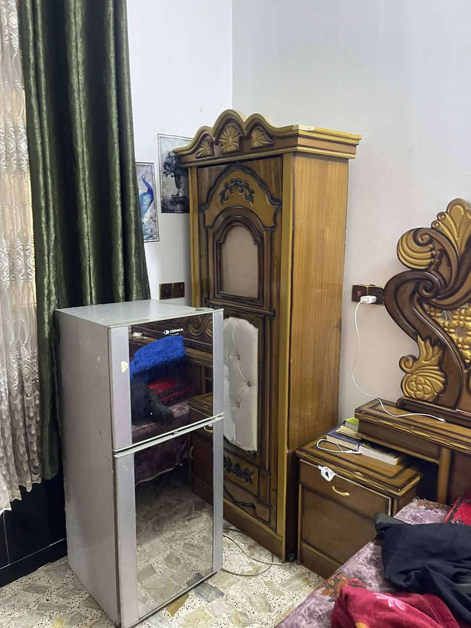 للبيع غرفه نوم حطاطه سعر ٧٥٠ وبيه مجال ع خاص
مكان رمادي الجزيره البوذياب 
*********** بي اوتساب
