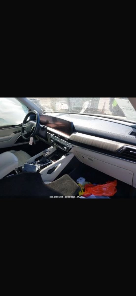 سلام عليكم كيا تلورايد 2023 فول برستيج للخير حته مساج بيهه ومعروفة مواصفات البرستيج 
حادثهه موجود بصور السعر 310 وبيهه مجال 
العنوان حي النصر 
***********
