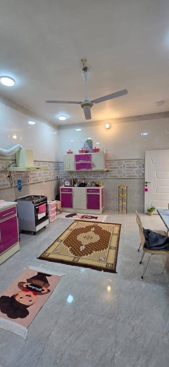 بسم الله على بركة الله
بيت للبيع أو مراوس حسب القناعة
المساحة 200م الموقع الصوفية قرب
قصر🏰 البيض فرع أثاث الأنبار 
شارع7متر تبليط متوفرة جميع الخدمات
الاتصال على الرقم 
***********
