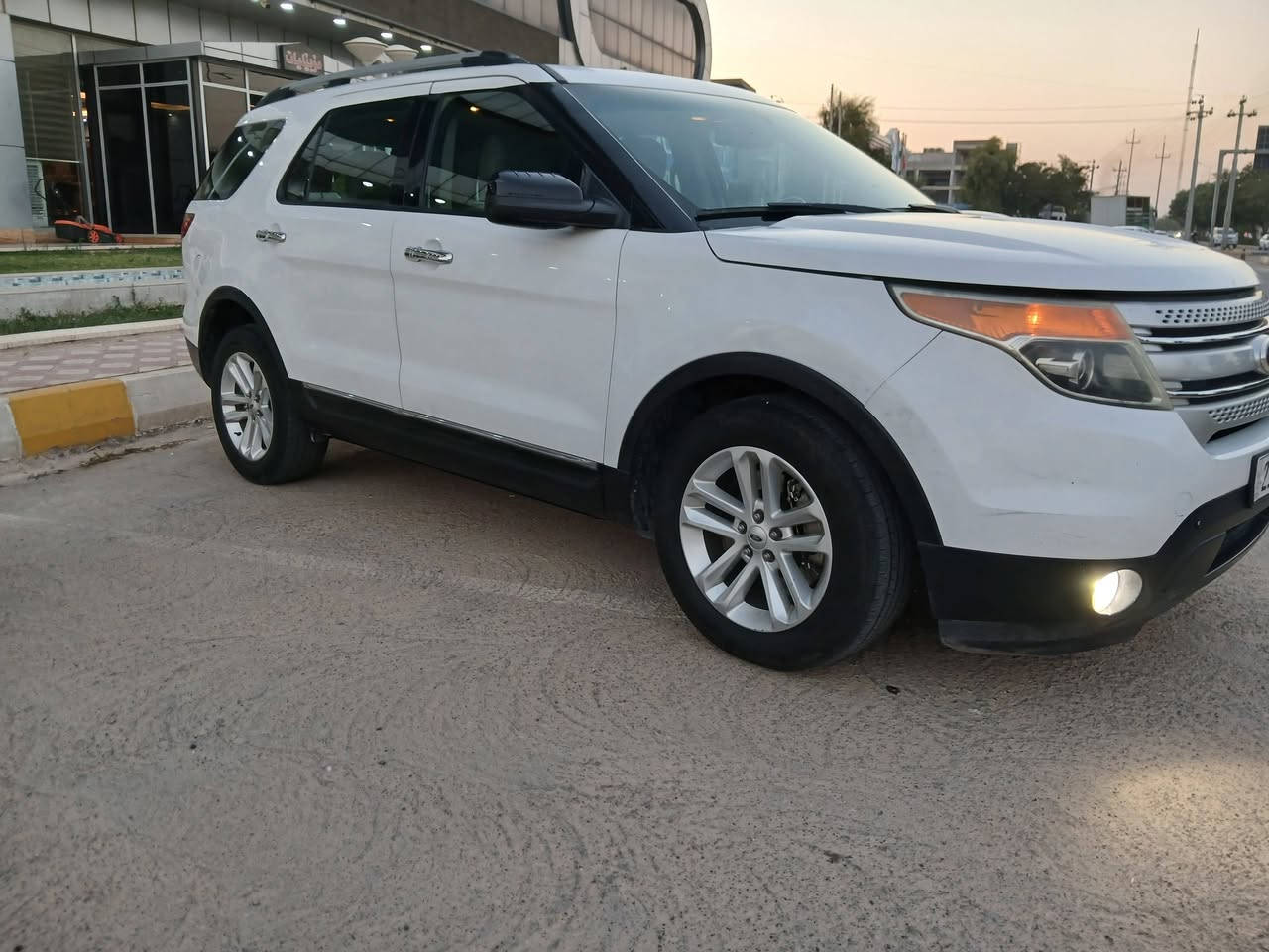 Ford Explorer Neva
موديل ١٤
مكينة وكير بشرط٦سلندر 
ماشية١٦٧ كم
السيارة مال جناي 
السنوية بأسمي لحد٢٠٢٧ والهزة جديدة 
مواصفات عادي 
بيها كارت بنزين كركوك 
رقم سليمانية 
مكان السيارة كلار 
للسعر خاص أو خابر وتدلل.
(***********)
