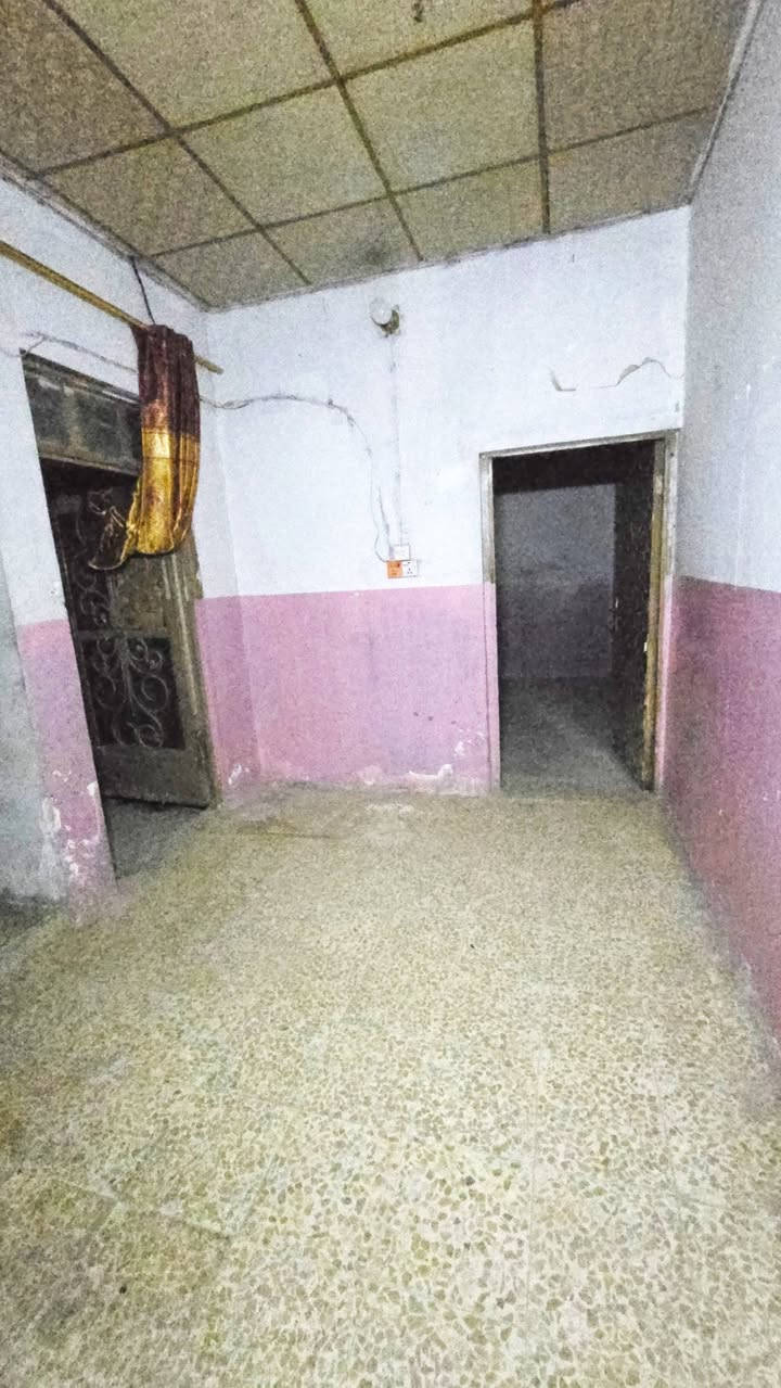 🟢دار للرهن او بيع مساحه 60 متر 
🟢موقع جيد جدا البراكية شارع الشفلات شارع التمايمة 

🟢يحتوي على غرفتين صاله  مطبخ صحيات 
🟢السعر الرهن 7 مليون سنه واحده قابلة للتجديد 
🟢سعر البيع 25 مليون وبي مجال 
مكتب المنصوري للعقار ***********
