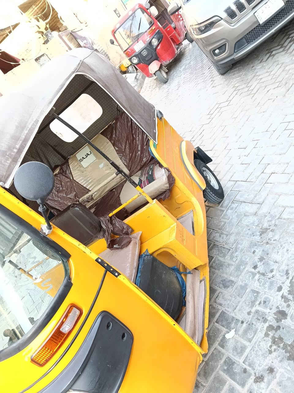 تكتك موديل 18 رقم وسنويه 
تحويل تكتك كله جديد مكينه تخم تاير بريك جديد كهربائيات جديده ماكو شي بيها اذا مو جديد 
اريدها ب5600 وبيها مجال قليل 
العنوان الامين الثانيه نواب الضباط 
***********
