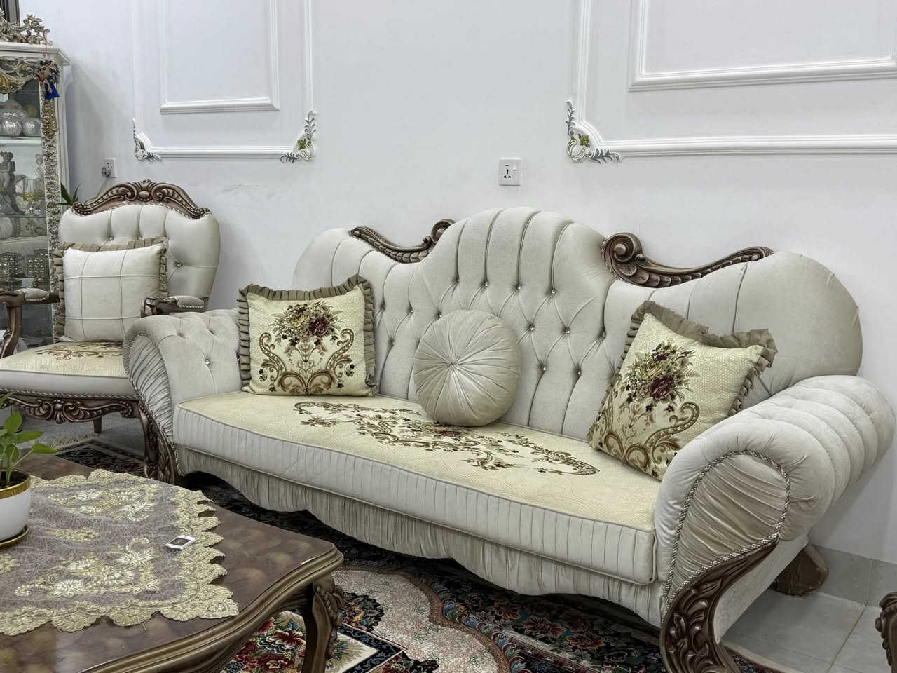 تاخمێکی مەلەکی 10 نەفەری جوان و پاک  لە وێنەکەدا دیارە
کرکوک
نرخ:750
ژمارەی تەلەفۆن:***********
