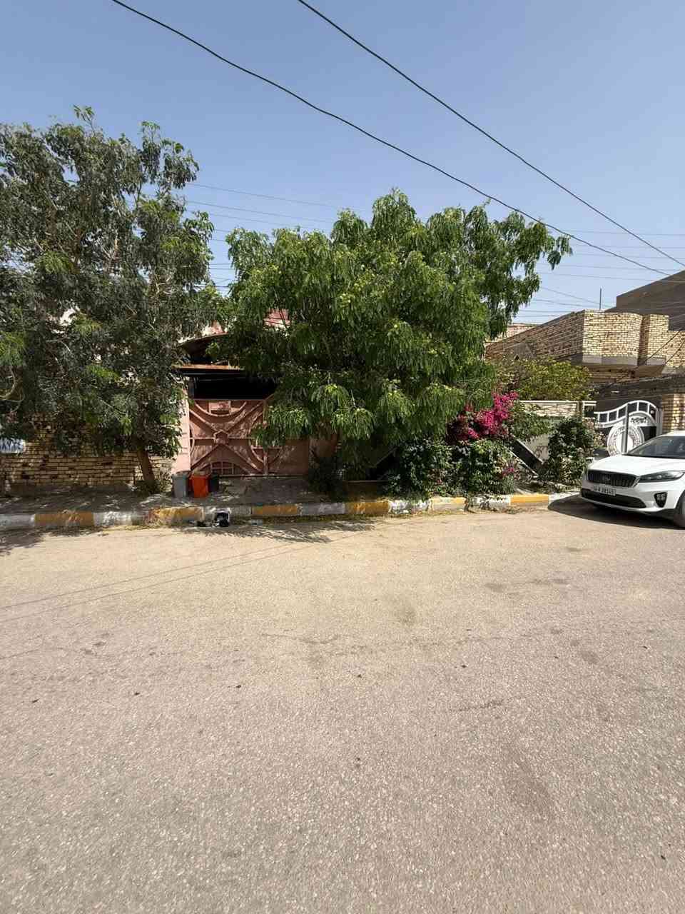 السلام عليكم 
بيت طابو ملك صرف ٢٠٠ متر واقع حال ٣٠٠ فضله ١٠٠ متر 
بيت مكون من غرفتين وصاله ومطبخ واستقبال 
موقع مميز جدا الحضارة الزون الاول يبعد فقط ١٠٠ متر عن النسر  مقابل حديقة 
سعر مناسب جدا جدا


**إذا كنت صاحب هذا الإعلان وتريد حذفه لأي سبب، رجاءا أرسل رسالة إلى الدعم الفني**