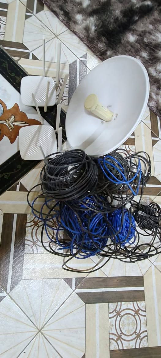 للبيع منظومه انترنيت صحن مع لقط مع روتر عدد 2 مع الويرات كل هذة مجموعه بسعر 125 الف مع خدمه توصيل عليه مراسلتي خاص


**إذا كنت صاحب هذا الإعلان وتريد حذفه لأي سبب، رجاءا أرسل رسالة إلى الدعم الفني**