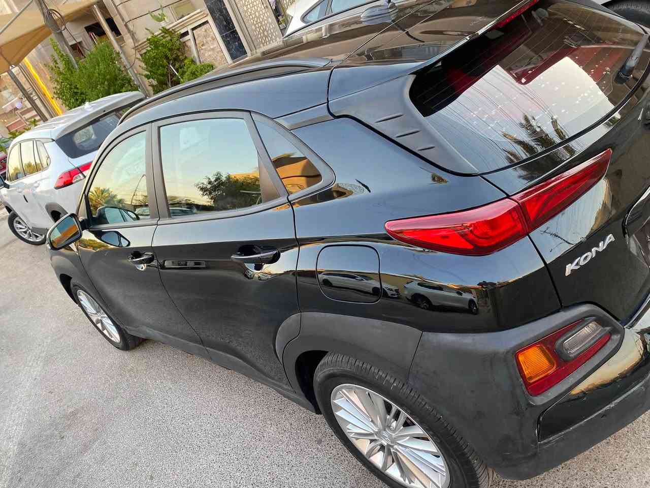 هونداي كونا موديل 21 وارد امريكي رقم بغداد باسمي ماشيه 54 الف ميل حادثها تبديل قبق جنطه بدون صبغ وصور الحادث موجوده داخل المنشور 
المواصفات
بصمة تشغيل وابواب
رادار اماني ومانع انزلاق 
تنبيه الخروج عن المسار ونقطه عمياء
تدفئه بالكشنات
حساس خلفي وكاميرا
شاشه اندرويد وفول تحكم ستيرن
السعر 130 وبيها مجال مكاني بغداد ورقمي ***********
