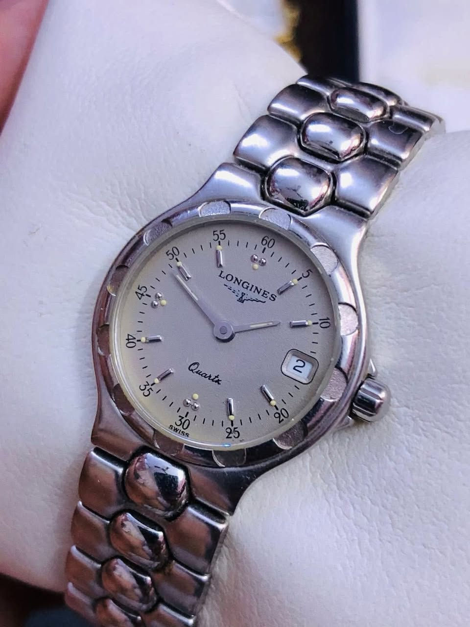 ساعة لونجين كونكويست( LONGINES)
سويسري اصلي  انتاج الثمانينات 
نسائي - سلم / المعدن فولاذ   
للاتصال ***********
