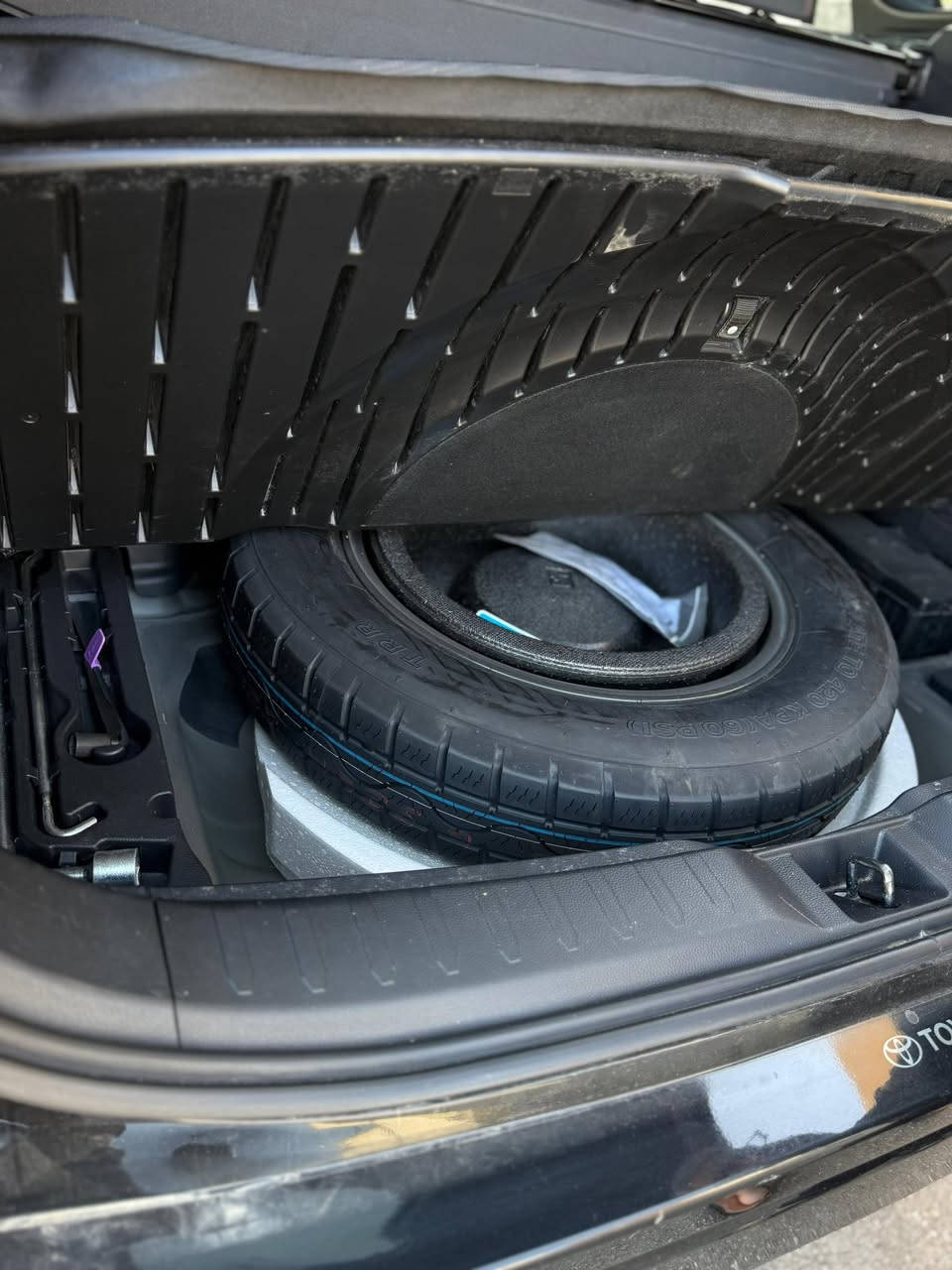 سلام عليكم تيوتا راف فور SE PRIME - PLUG - IN - HYBRID
رقم كربلاء الدولي تحويل مباشر 
الموديل : 2022 
عداد المسافه : 46 الف mill
حجم المحرك : 2500 هايبرد +كهرباء
 الضرر : باب خلفي يمين تبديل نفس اللون بدون دواخل ايرباك برده طاك ومصلح سستم 

المواصفات SE PRIME .. ✔️
فتحة سقف - بصمة تشغيل وابواب 
تشغيل عن بعد - تبريد قطعتين - فور ويل
صندوق كهرباء - كرسي سائق كهرباء 
مقاعد تدفئه اماميه + خلفيه + تدفئه ستيرن
لايت زينون عدسة تحكم كهرباء 
لد نهاري ليلي - هاند بريك كهرباء 
السياره جدا نضيفه سبير مانازل وأرضيات الشركة ربل كامله مع كتلوكات الشركة ✅
((السعر 280 ورقه ))
للاستفسار ***********
