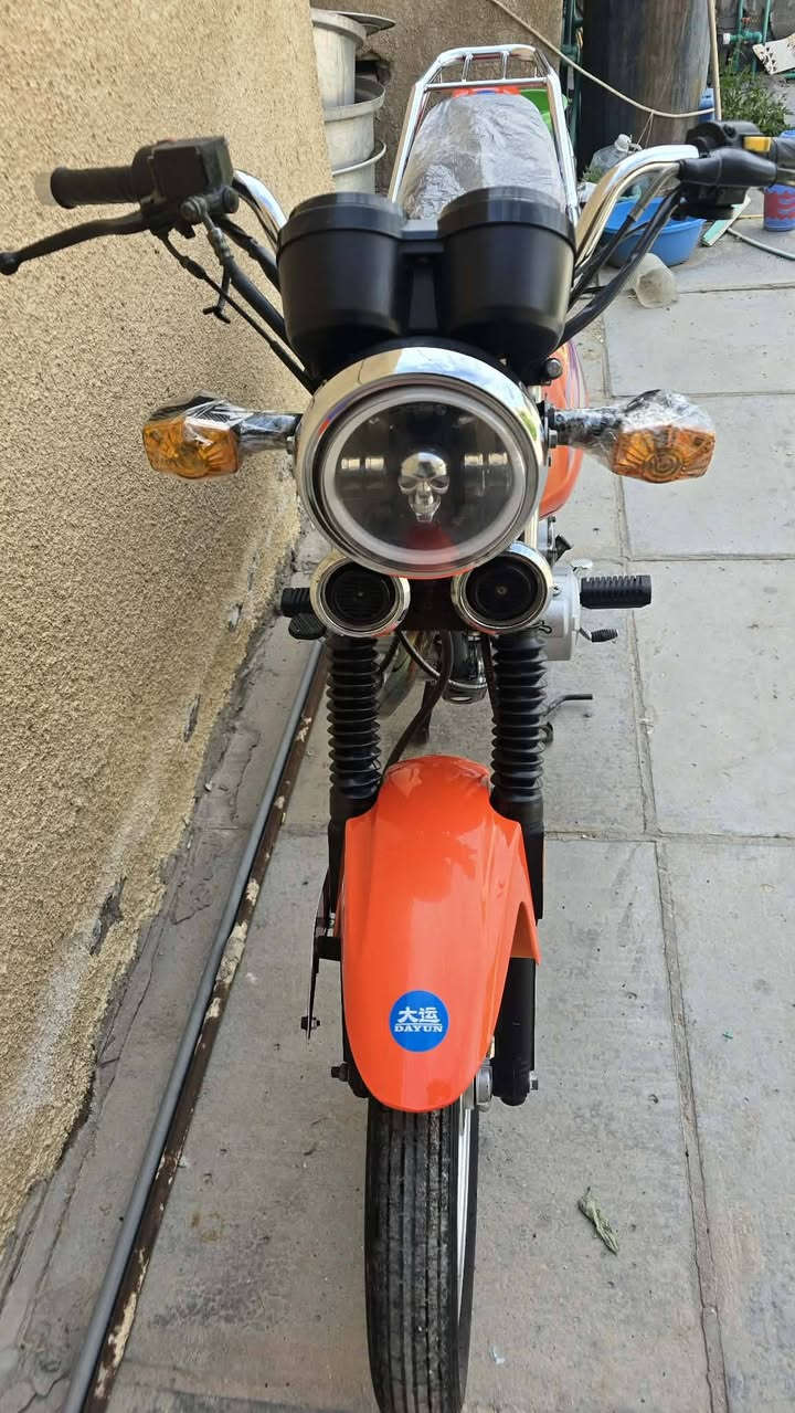 دايوان عضم موديل 2023 طالعه بل 2024 وكيل ثامر خلخال الجوهره وصل معرض ثامر خلخال الجوهره موجود اوراق اصليه وكامله وبسمي مكينه شرط الفحص برغي مامفتوح بيها شلعه وتراي ونعومه خير من الله ودراجه نضيفه ونضافته كدامكم بلصور رايدها 1350 وبيها مجال بسيط للشراي مكاني كربلاء اليريده يتصل ويدلل 
***********
