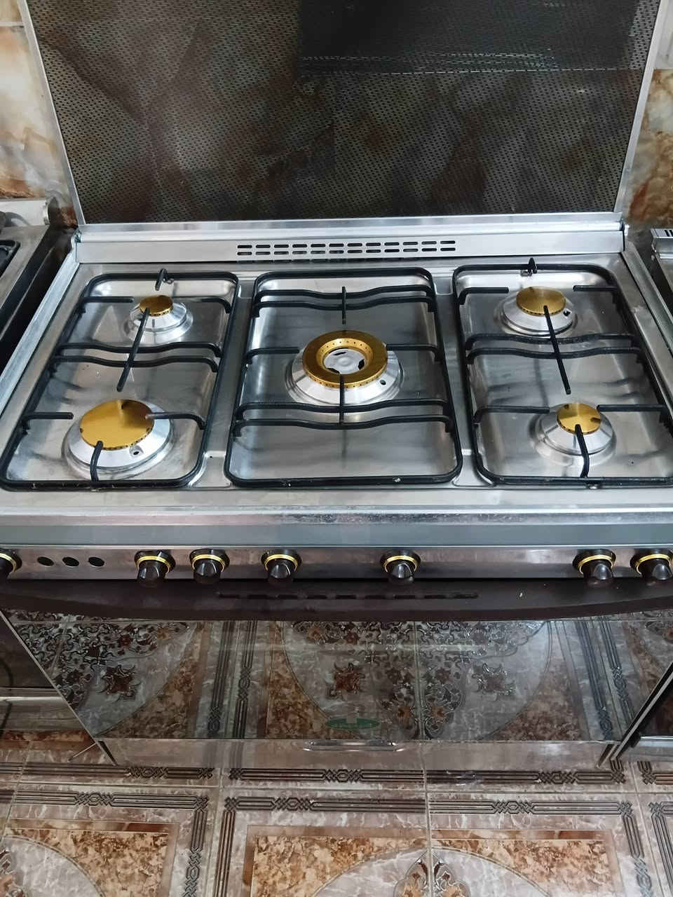 اللهم صل على محمد وال محمد  طباخ نوع كريازي باب اول شرط الشغل والنظافه للاستفسار مراسلة الصفحه او الاتصال على الرقم ***********
