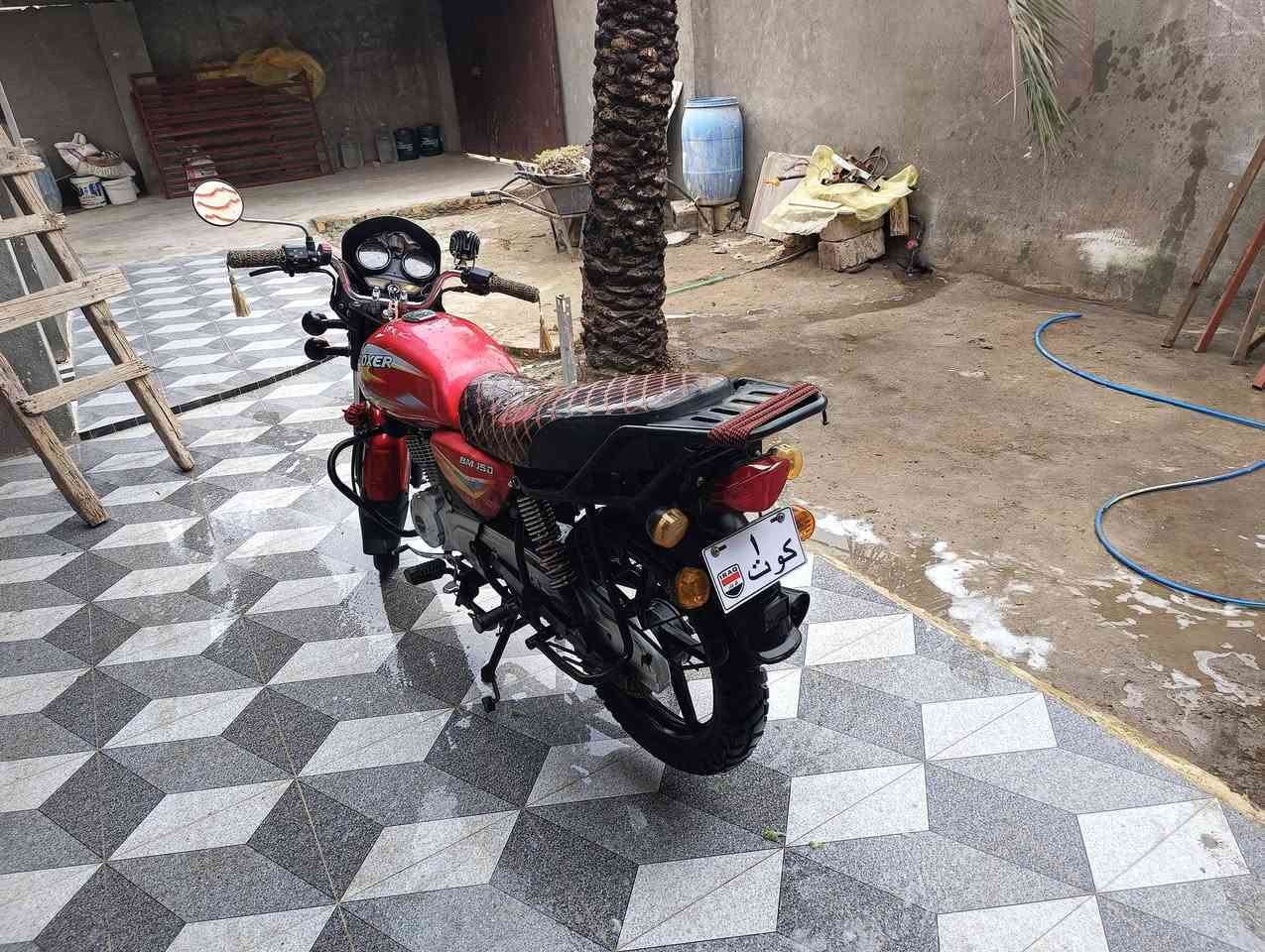 بوكسر موديل 21 نظافة مثل ماتشوفها مفوله محركها خير من الله وما مفتوح كهربائيات كلها شغاله لايتات بيها 6 ثنين بومه وثنين عدسه واحد لايت رئيسي واحد لايت كبير مربع مكاني (الكوت _الاحرار _ناحية فدك) رقمي ***********
