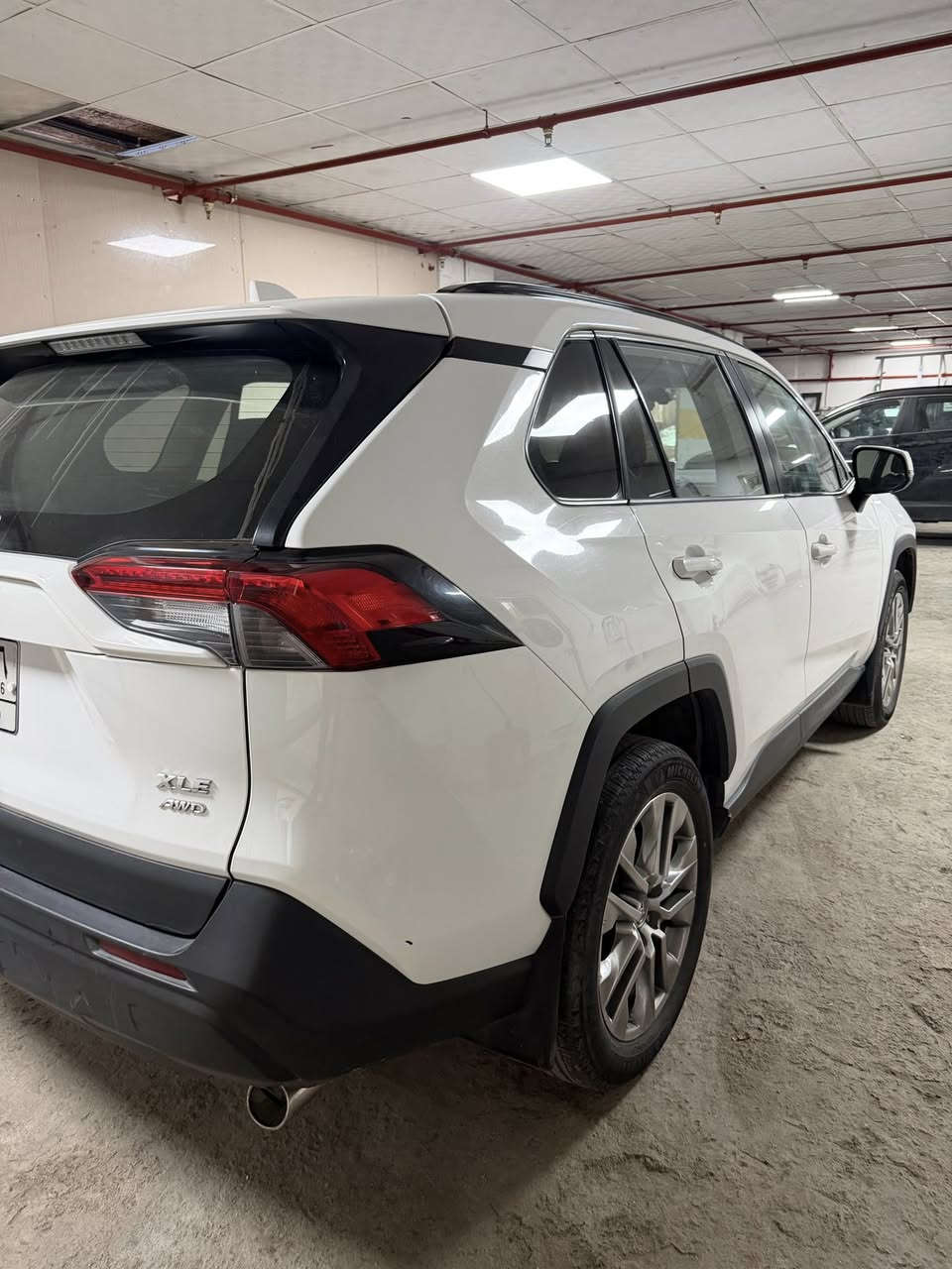 راف فور موديل 2019
رقم بغداد بسمي 
بدون ارباك بدون دواخل 
راف فور بريميوم xle يعني فول موصفات 
ميحتاج احجي عن الموصفات 
سيارة كلين تايتل بدون صبغ 
الحادث فقط دعامية 
محرك كير  بشرط مامفتوح 
سيارة حيل نظيفة كلشي عل بلاد
سيارة مابيـها دينار مصرف كاملة 
ماشيه 25 الف ميل 
السعر 21 بيها مجال بسيط 
مكاني بغداد سيدية
الاستفسار اتصال ع رقم 
***********
