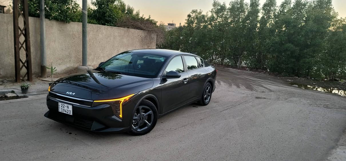 ياألله للبيع فقط
اللهم صل على محمد وال محمد 
وصول جديد ترقيم جديد اربيل الدولي بأسمي 
كيا 2025 K4 محرك 2000 cc دوش لون نفطي 
السيارة بحالة الوكالة ماشية 6000 مايل يعني اخت  زيرو/مواصفات نص فول / بصمة /تشغيل عن بعد /
نظام ترحيب / شاشة كبيرة /عداد دجتل متصل /
انظمة قيادة نورمال /سبورت /رادار امامي جانبي خلفي / قيادة ذاتية / صندوق ذكي بصمة / بصمة ابواب /اوتو هولد / هند بريك بصمة / بجم لد / صندوق لد /حادث سطحي خفيف جدا بدون دواخل
ايرباك بردة وراجع سستم تبديل جاملغ فقط وطرف الباب بارد + طرف البنيد بارد  جهة الراكب  
يعني قطعة وحدة صبغ فقط
بدون شخوط بدون رصعات كما موضح بلصور .
مكان السيارة بغداد حي الاعلام 
للاستفسار اتصل :- 
***********
