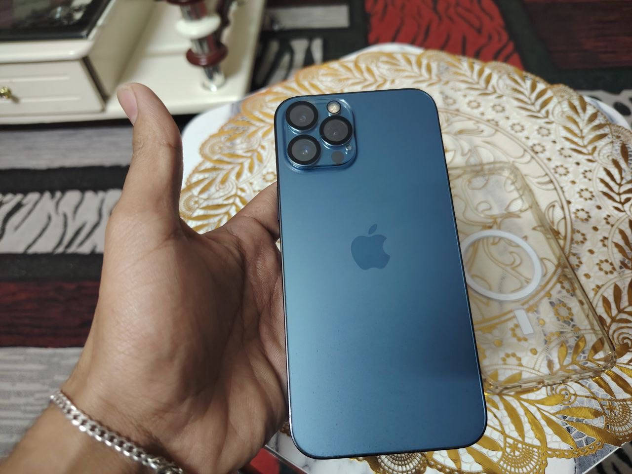 سلام عليكم آيفون ١٢شركه ماستر تلفون نضيف قبل يومين بدلتله بطاريه تقره١٠٠ امدل فقط بطاريه مكان تدبير السعر ٣٧٥ رقم ***********
