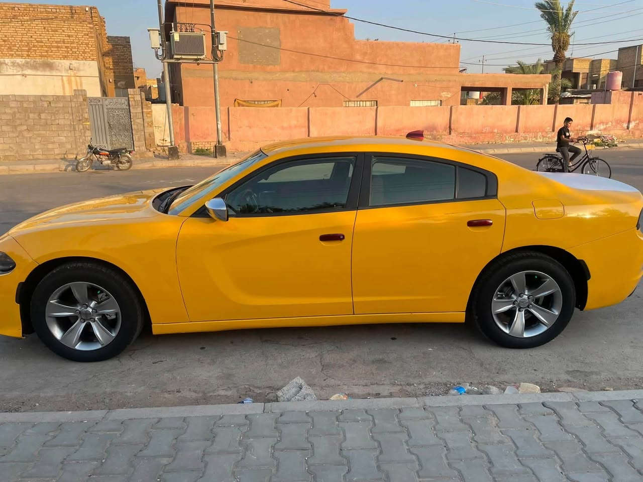 السلام عليكم شباب جارجر موديل ١٨ للبيع رقم بغداد انكليزي حادثه جاملغ وبنيد سياره جاهزه مكينه وكير واكسن وحداديه وتخم تاير للاستفسار الاتصال ***********
