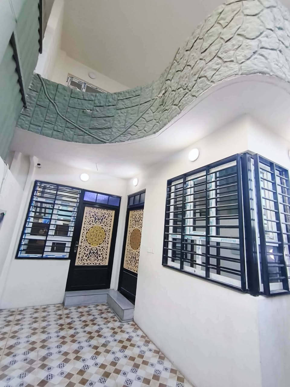 بيت للبيع المساحه 100 متر طابقين حي السماح السياسين 
قرب مدرسة الكويتيه 🏡🏡🏡 
للاستفسار مراجعةمكتب عمر للعقار حي الاركان شارع 20 قرب مدرسة الكويتيه 🏡🏡🏡🏡 
   ***********
***********ابواياد
