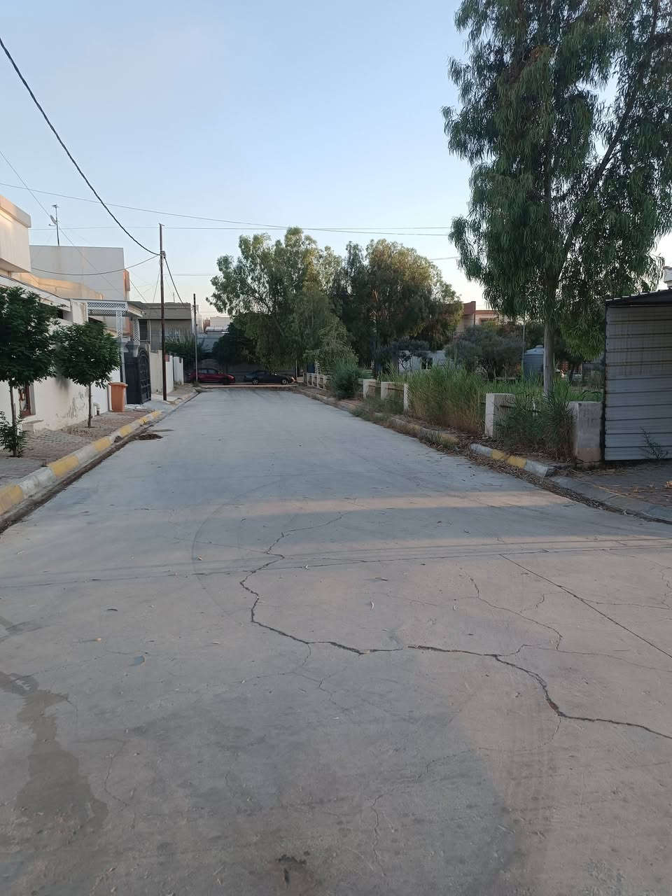 دار للبيع طابو صرف المساحة  200 متر  علئ حديقة عامه وشارع عشرين منطقة هادئة وراقية وخدمات فول
بناء مرتب ونظيف 
يحتوي على  غرفتين نوم واستقبال ومطبخ وهول وصحيات وكراج سياره 
موقع حي الاسرئ والمفقودين خلف جامع المعراج 
السعر 210مع المجال
للاستفسار الاتصال ***********☎️
