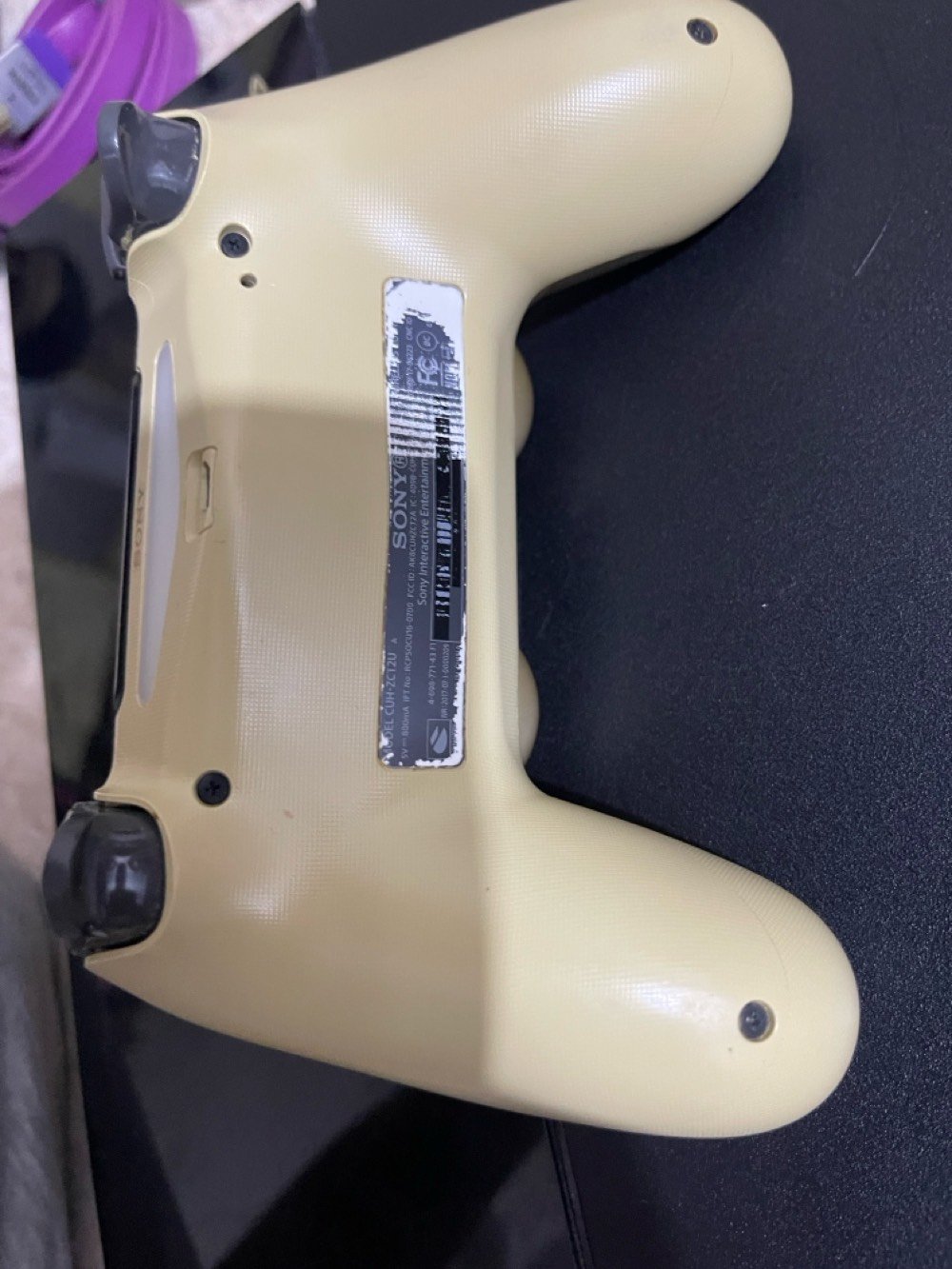 السلام عليكم بلي 4 فات مستعمل بس جهاز جديد نضيف نضافه(99) بلميه اصلي نسخه سعوديه اصلي وما مفتوح ولا مصلح ولا شايف تصليح ملحقات كامله واير (HDM )اصلي من سوني جوستك اصليه وليس تجاريه مكفول من تصليح ولفتح واي خلل تاخذه بلاش ويا قرص درايفر كامل ملحقات تجي تشوفه تشغله وشسوي بيه سوي حسب قناعتك مكاني البصره الزبير. السعر.  [250 ] الف وبيه مجال لمو شراي لا يراسل ولا يتصل رقم تلفون *********** بيه وتساب وخط.  تحياتي الكم. 