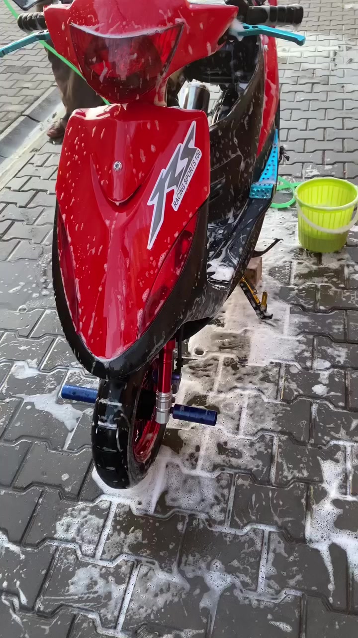 سلام عليكم شباب دراجة ماكس عدلة مكينة 55شلعه بطناش فول دراجة كلهة جديدة للبيع السعر 650المو شراي لايراسلني ولا يخابرني***********
