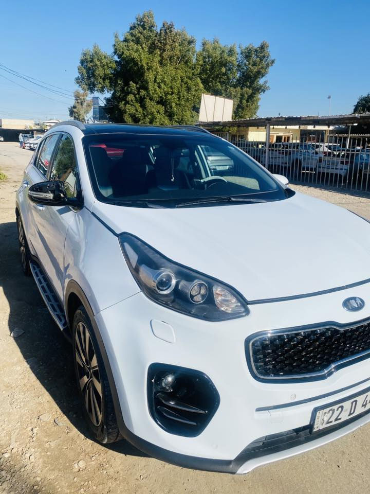 سبورتج ٢٠١٧ فول الفول يعني بانوراما كشن جلد تحكمات شاشه كشن كهربائي وغيرها من التفاصيل ماعدا البصمه بيها ضربه بالباب الأمامي جهة اليمين راجع عل البارد سيارة مال بنية سيارة حلوة ونضيفه متصرف عليها بس كفر مال مرايه جانبية مال جهة اليمين كير ومحرك شرط الفحص مامفتوح برغي بيها ماشية ١١٥ فقط  رايدها ١٨٠ واللي يحب يتواصل مع الرقم ***********
