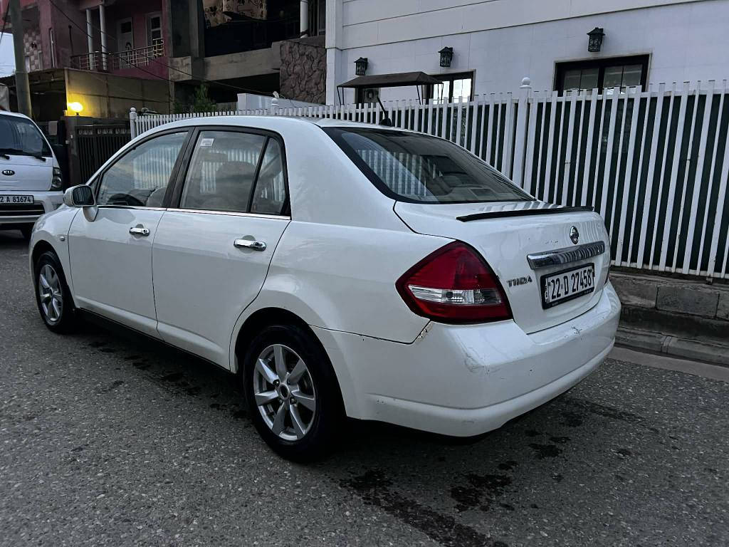 نیسان تیدا 2009 سندوق،سپی سەدەفی گێڕ و مەکینە بە شەرت، سەیارەکە بەناوی خۆمە بەناو کردن بەشەرت، تەبریدوو تەقەو ڕەقە بەشەرت، جەمپێکی پێشو پشتی هەیە کەمێک ژۆرێی گرتیە ، سێ پارچە سبوغە نرخ 87 و مەجالێکی کەم *********** أربيل, العراق
