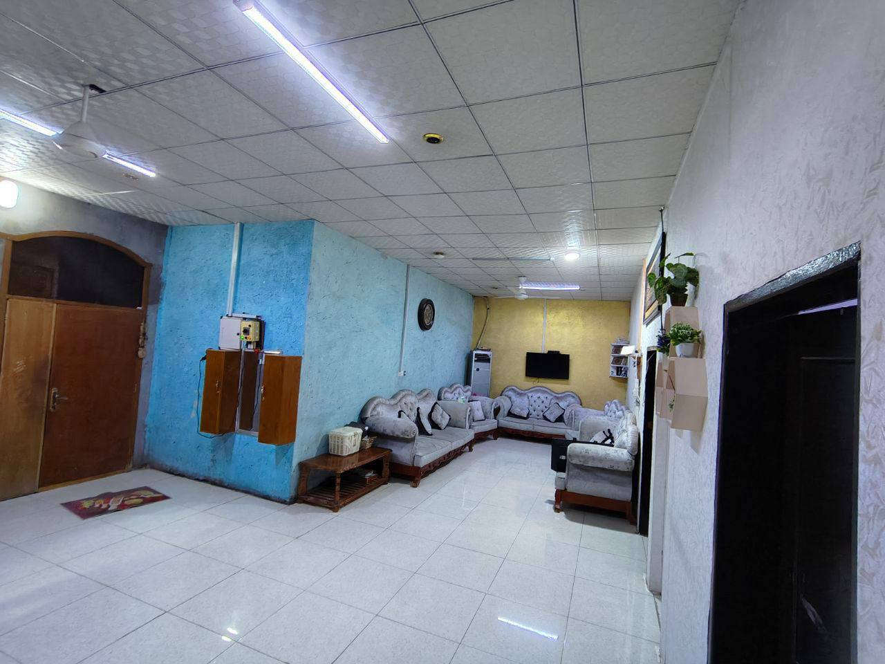 بيت للبيع طابقــين🏠
🔴مساحه البيت 270م

🔴 طابو زراعي( سهم 25 )

🔹يحتوي الطابق الأول 

🔴غرفتين 4*6

🔴صالة كبيرة 13م

🔴مطبخ 4*4

🔴ديوان 6*4

🔴صحيات داخلي وخارجي 

🔴كراج سياره + حديقة 

🔹الطابق الثاني 
غرفتين 4*6

#البناء سنه 2020 بلوك ، منطقه هـدوء ويتوفر بيها جميع الخدمات ماء كهـرباء .

#العنوان : ابو الخصيب العوجة شارع ابو صلاح او شارع المدرسه .
يبعد عن الشارع العام 50م 
🔹السعر :110وبي مجال 
للأستفسار***********
