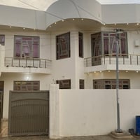 دار للبيع حي  الجامعه قرب قاعه الدورين  مساحه لدار 250 متر طابقين  4 غ...