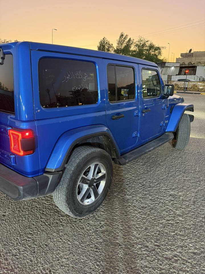 السلام عليكم 
 جيب رانكلر 2023 
للبيع او مراوس 
مكينه 2000 تيروبو
  4 سلندر 
فول مواصفات 
السياره نضيفه 
حادثها بسيط جاملغ وباب خلفي جهة السايق 
واتساب ***********
