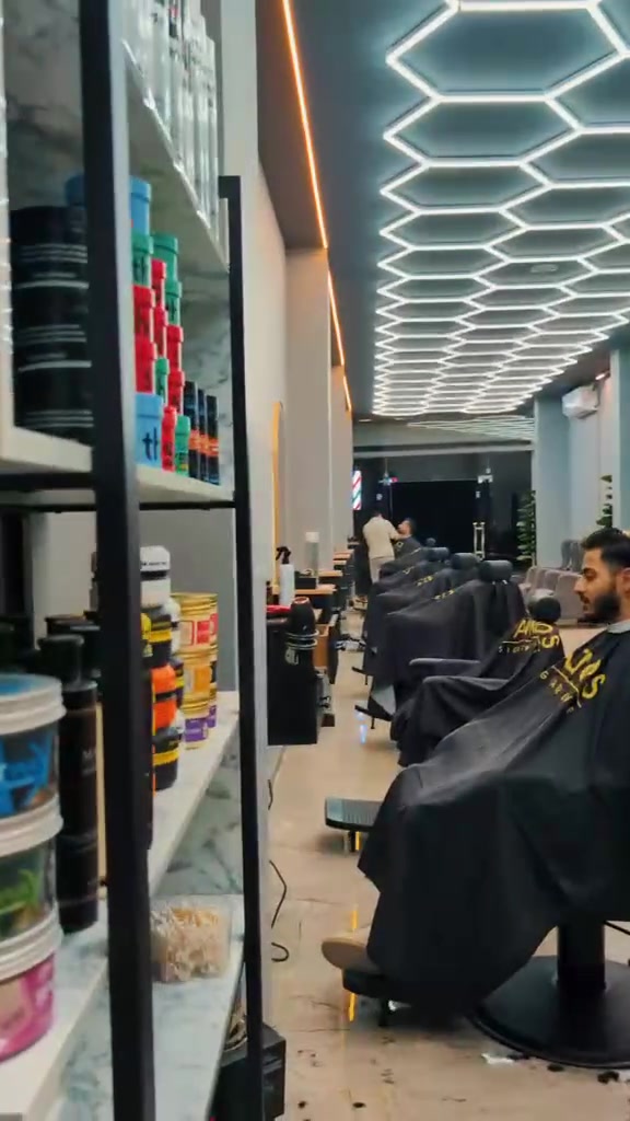 �
💈سنتر AZ 💈يعلن عن حاجته إلى حلاقين محترفين ✂️

📍 بغداد – القادسية📍

نبحث عن ناس عندهم:
✔️ خبرة بالقصات الحديثة (Fade, Skin Fade, تدريجات)
✔️ شغل نظيف ومرتب
✔️ تعامل راقي ويا الزبائن

💎 المميزات:🔥

* العمل داخل سنتر راقي
* زبائن مستوى عالي
* فرصة دخل قوي وتطوير مستمر

🚨 إذا تشوف نفسك مناسب، لا تضيع الفرصة🔥

📞 للتقديم راسلنا خاص أو اتصل: (***********)
