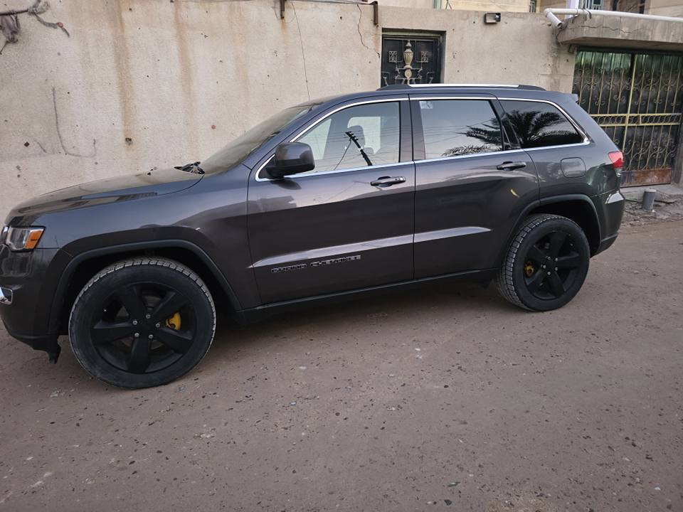 السلام عليكم 
جيب لاريدو مديل 2017 
وارد امريكي بدون حادث ولا غرق ولا سرقة 
بيهة كلير بالقمارة من امريكا صور امريكا مرفقة بالمنشور
داخلة بكتاب ضباط 
وهنا بالميناء نباك البنيد مالتها وشديت تجاري فقط
السيارة بأسمي رقم بغداد مكان السيارة البصرة 
مكفولة محرك و كير و تبريد وحدادية 
السعر 192  وبيهة مجال للشراي 
للتواصل***********
*********** البصرة, العراق
