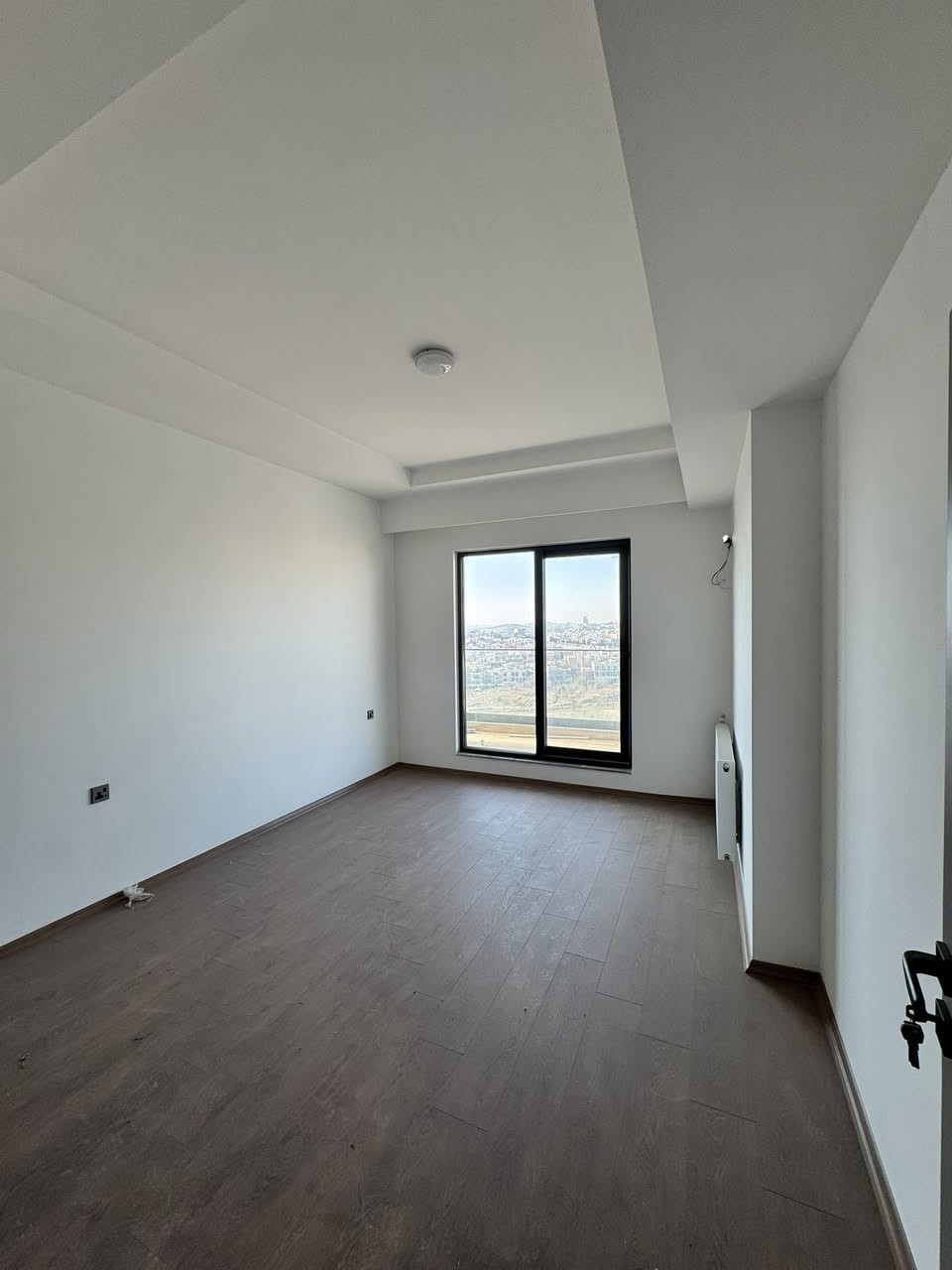 ⁨	⁨	شقة للبيع في مجمع
‏/ Prime View / بحالة ممتازة و بموقع و واجهة مميزة

السعر / 9 دفاتر و 25 ورقه و مجال

‼️ اذا كنت ترغب في بيع شقتك يمكنك التواصل معنا على الارقام التالية 

مجمع / Prime View / دهوك
الطابق / 9
المساحة / 144 م

 غرف نوم عدد 2 /  استقبال /  مطبخ /  صحيات / بلكونة
 

‏‎‏‎للاستفسار الاتصال على 
‏‎‏‎مكتب VIP للعقارات / دهوك 

*********** /  *********** 

‏‎‏#realestate #duhok #عقارات #explore #viral #fyp⁩⁩
