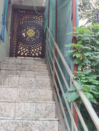 محجر حديد طولة ٦ متر لو ٥ متر وباب حديد ثنينهن ب٣٥٠ رقمي 07733437310