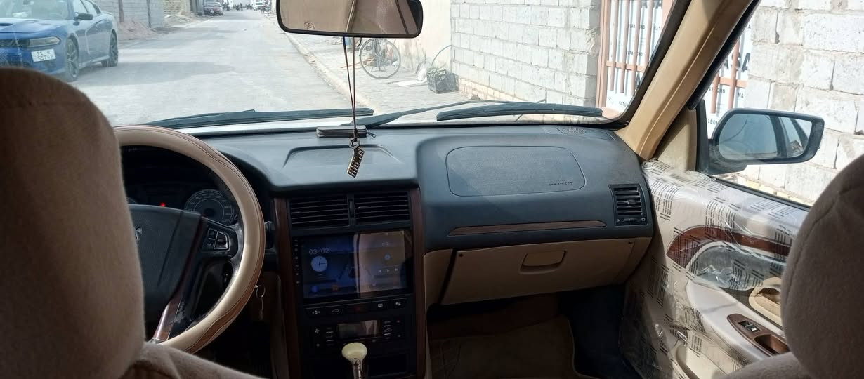 سلام عليكم بيجو باص فرنسي موديل 18 كير اوتوماتيك  مكينه وكير خير من الله سياره بيها نفص حداديه سعرها 65 وبيها مجال بسيط ***********
