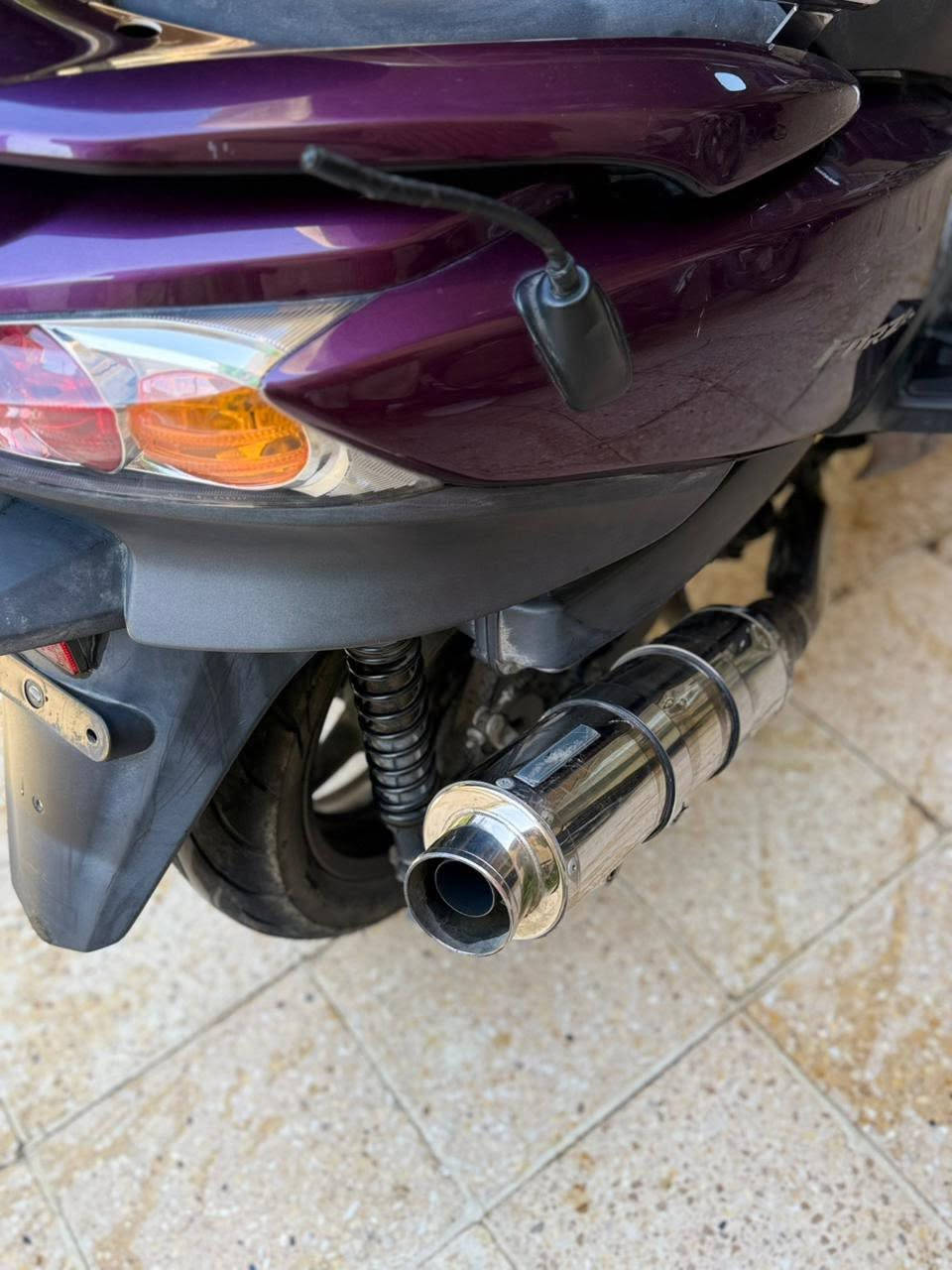 فورزه رمبه 010 فئه Forza Z ABS Premium  للبيع
مواصفات 

لون مميز بنفسجي

بريكات ABS

ماسدات الاصليه

تدفئه يدات

نظام سبورت/عادي

راديو اواكس مسجل

ستاند حساس

 S7

لايتات زنون

صلنصه رياضي

ماشيه 40 الف 

رمبه دخول جديد دراجه نظيفه نظافه الكفرات 90‎%‎ برغي ممفتوح كلشي واضح ب الصور تجيب فيتر وتفحص

مكاني بغداد ابو دشير ***********
