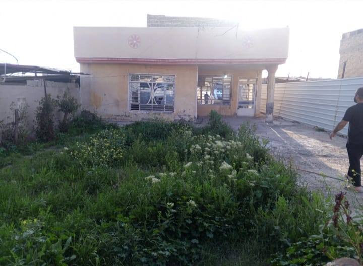 سلام عليكم بيت للبيع مكان الدوره هور رجب البيت مساحته 500 على شارعين طابو زراعي سند 25 على المحموديه البيت بسمي وبي اجازت بناء السعر 100 وبي مجال بسيط
الرقم ***********
