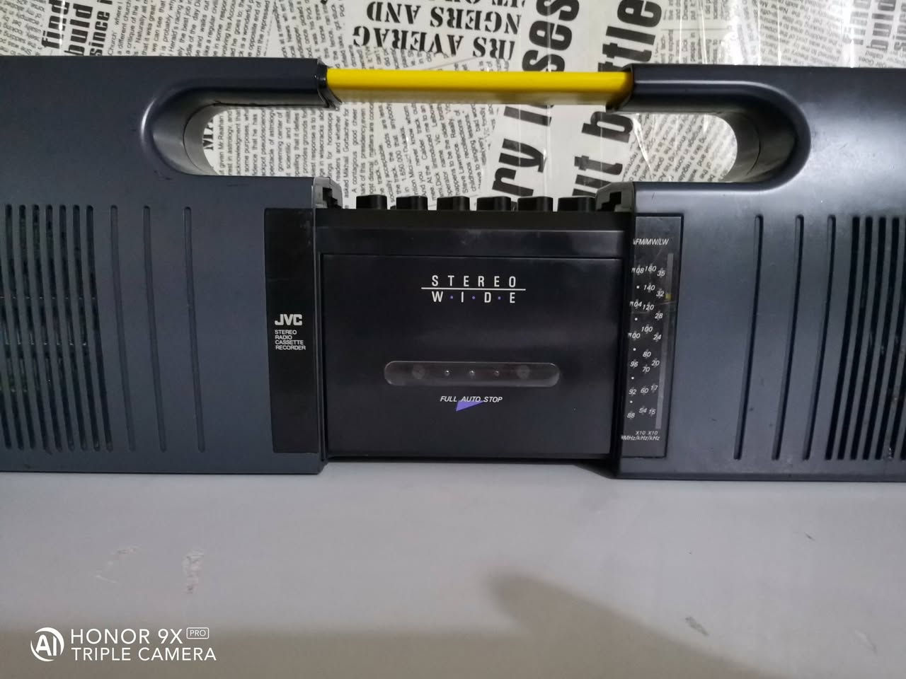 راديو مسجل ماركة JVC المنشأ سنغافوري شغال كامل بدون نقص او ضرر نضافة عالية 95%100 جهاز رائع استلام واستقبال للاذاعات وعزل الصوت اكثر من ممتاز صوت نقي قوي في الأداء 💯 السعر 50 الف


**إذا كنت صاحب هذا الإعلان وتريد حذفه لأي سبب، رجاءا أرسل رسالة إلى الدعم الفني**